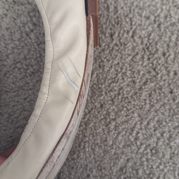 Tory Burch flats in creme and patent black size 9.5 - Picture 4 of 6